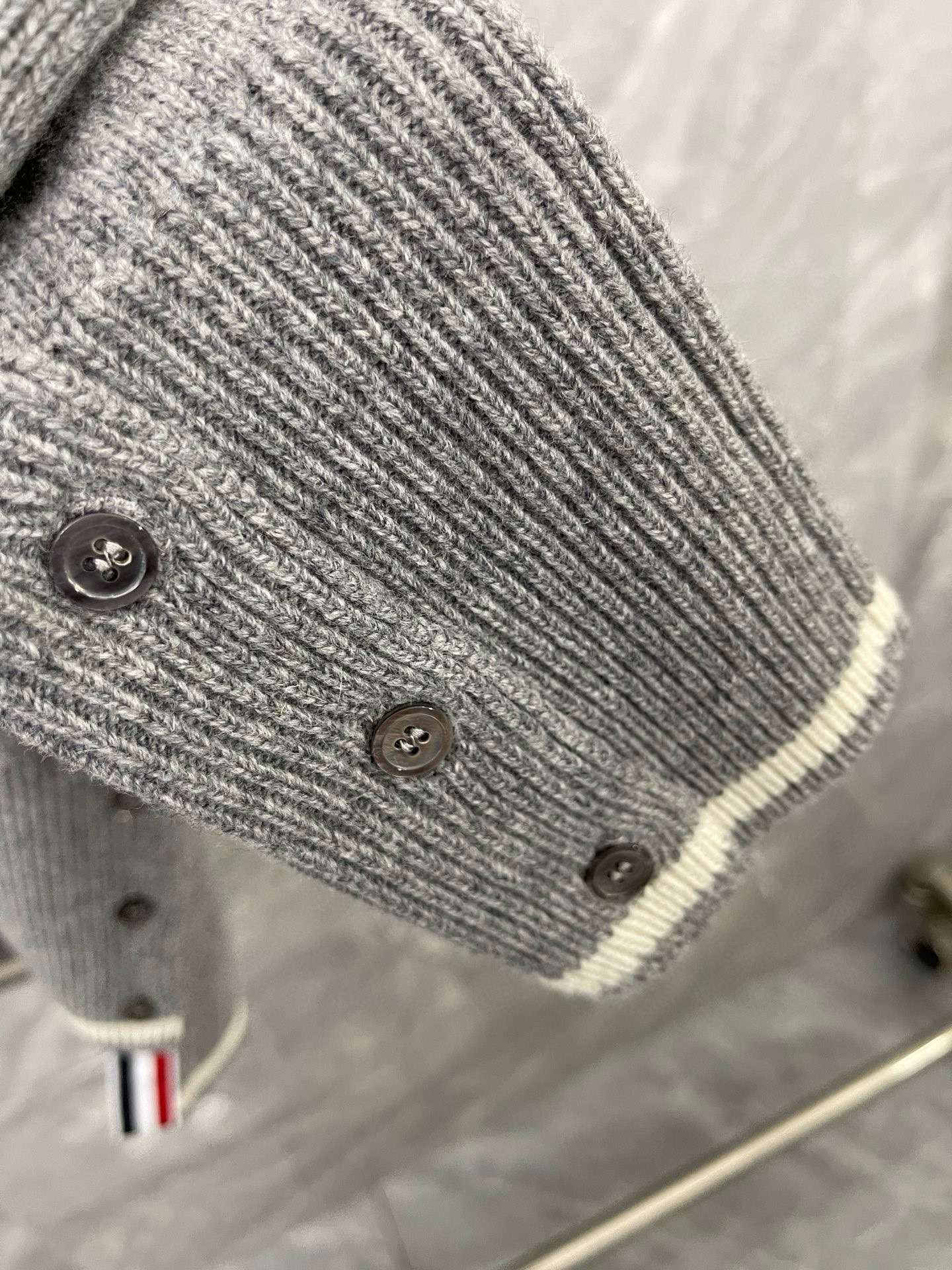 Thom Browne 톰브라운 거위 자수 스트라이프 울 가디건 11