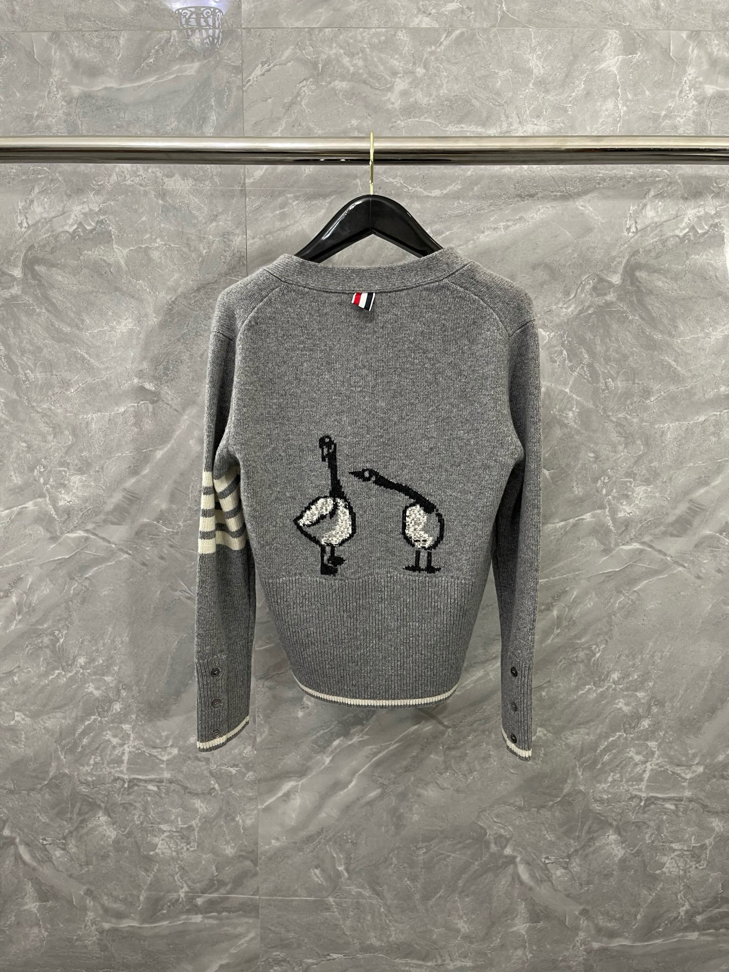 Thom Browne 톰브라운 거위 자수 스트라이프 울 가디건 15