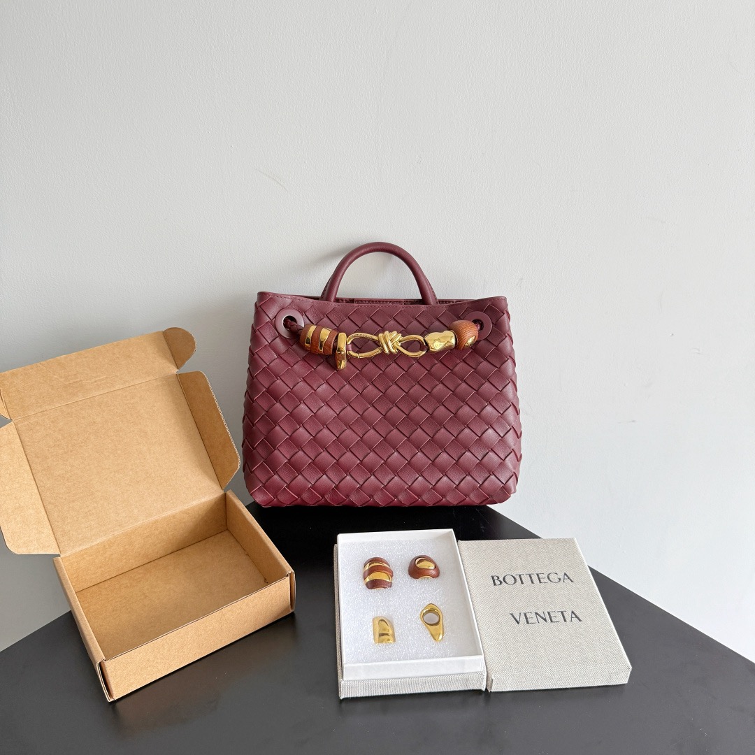 BOTTEGA VENETA 보테가베네타 Andiamo 인트레치아토 숄더 토트백 1