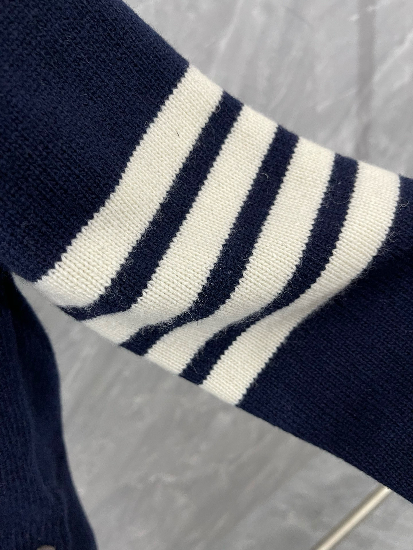 Thom Browne 톰브라운 거위 자수 스트라이프 울 가디건 5