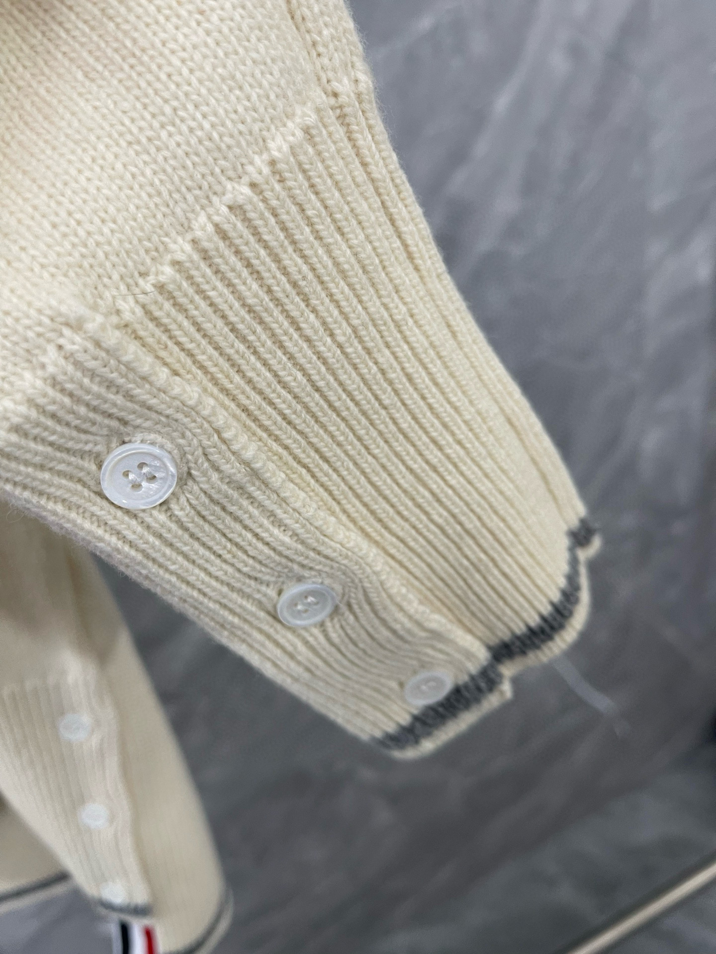 Thom Browne 톰브라운 거위 자수 스트라이프 울 가디건 5