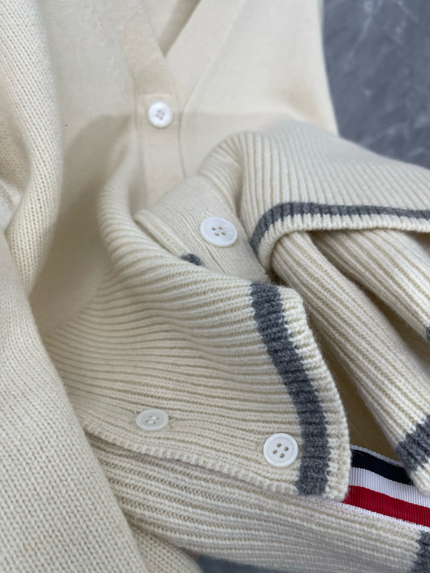 Thom Browne 톰브라운 거위 자수 스트라이프 울 가디건 6