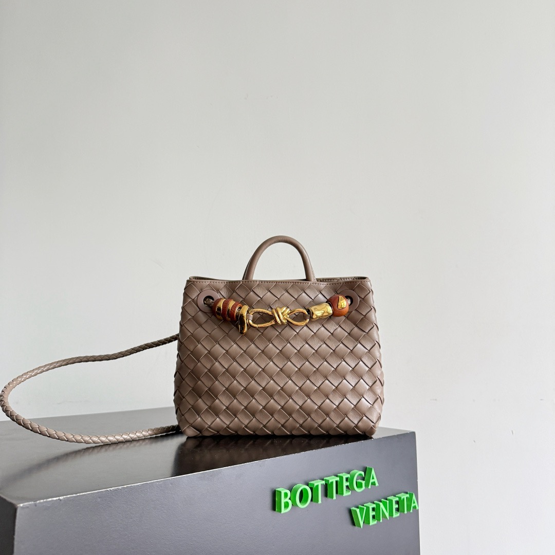 Bottega Veneta 보테가베네타 Andiamo 인트레치아토 토트 크로스백 2
