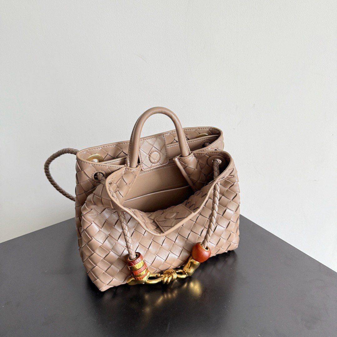 Bottega Veneta 보테가베네타 Andiamo 인트레치아토 토트 크로스백 4