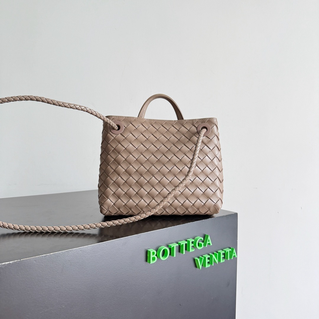Bottega Veneta 보테가베네타 Andiamo 인트레치아토 토트 크로스백 6