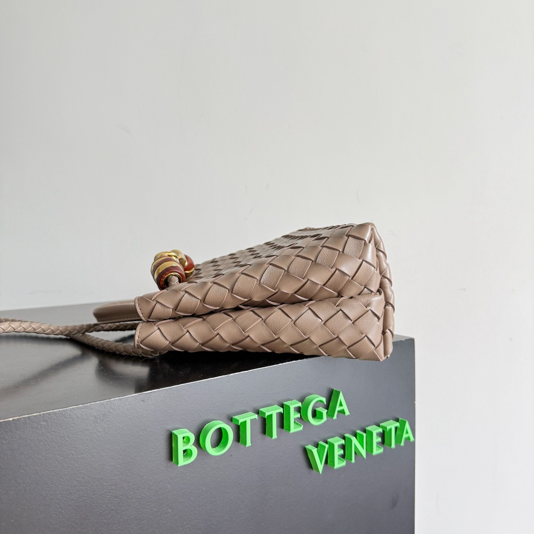 Bottega Veneta 보테가베네타 Andiamo 인트레치아토 토트 크로스백 7