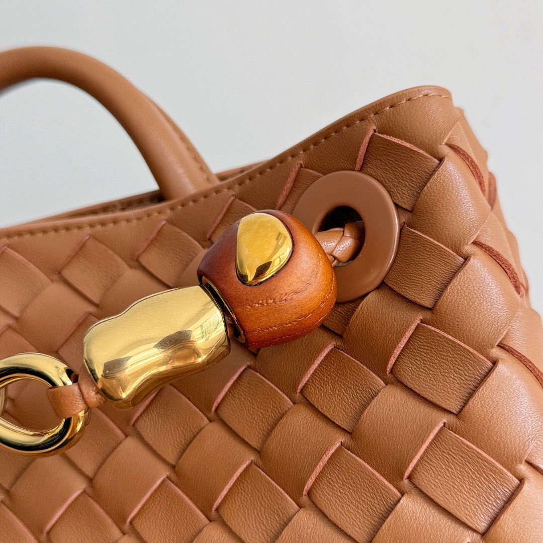 BOTTEGA VENETA 보테가베네타 Andiamo 안디아모 인트레치아토 숄더 토트백 4