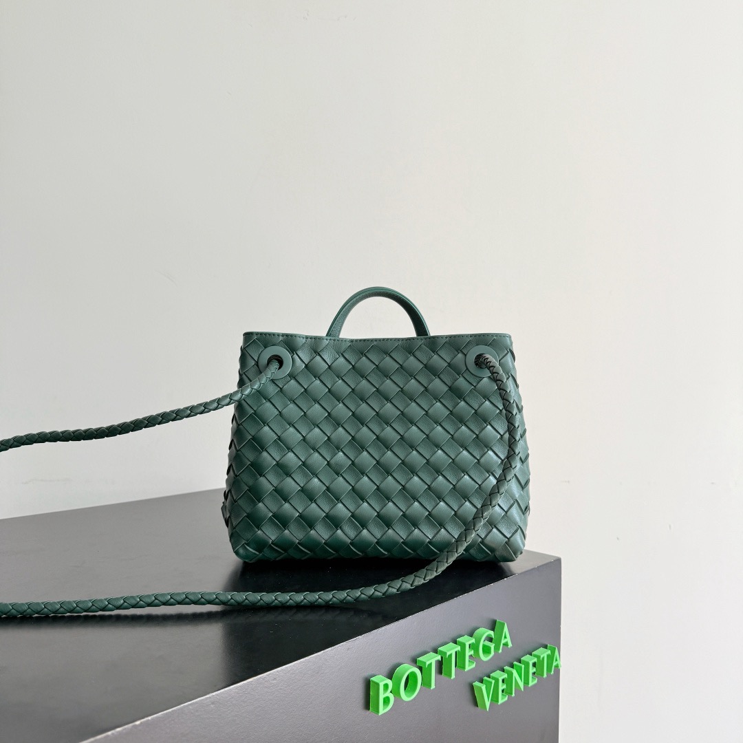 BOTTEGA VENETA 보테가베네타 Andiamo 인트레치아토 토트 크로스백 3