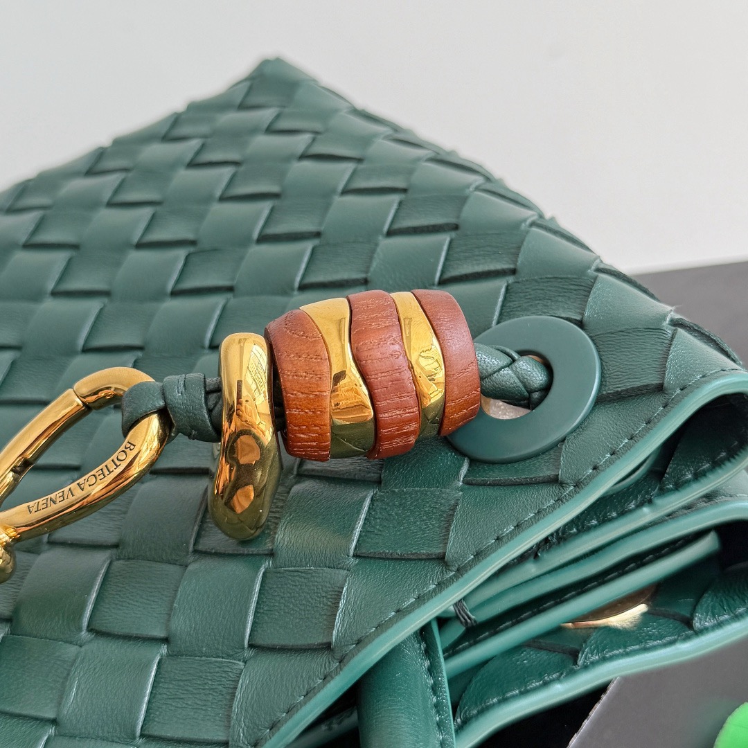 BOTTEGA VENETA 보테가베네타 Andiamo 인트레치아토 토트 크로스백 6