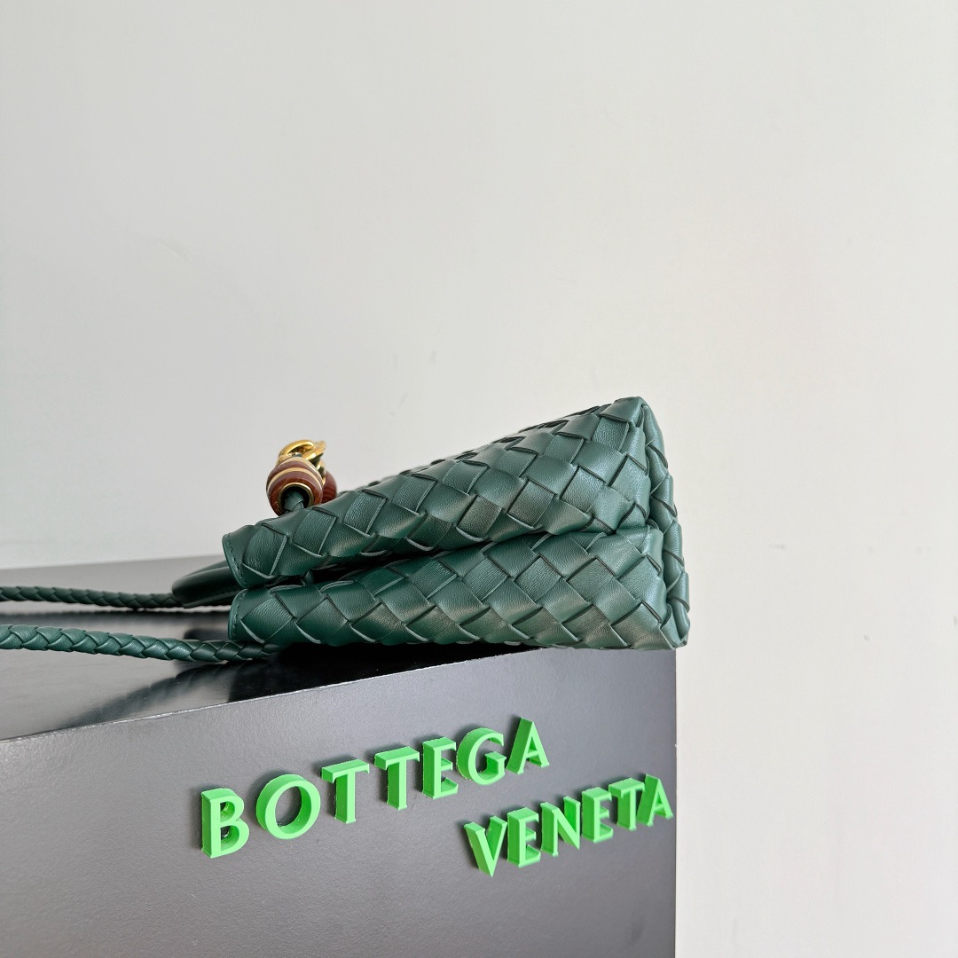 BOTTEGA VENETA 보테가베네타 Andiamo 인트레치아토 토트 크로스백 7