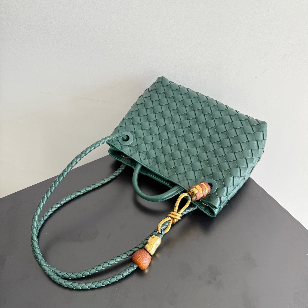 BOTTEGA VENETA 보테가베네타 Andiamo 인트레치아토 토트 크로스백 10