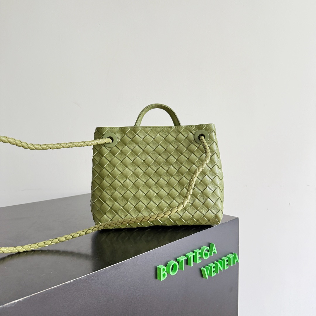 BOTTEGA VENETA 보테가베네타 Andiamo 인트레치아토 토트백 7