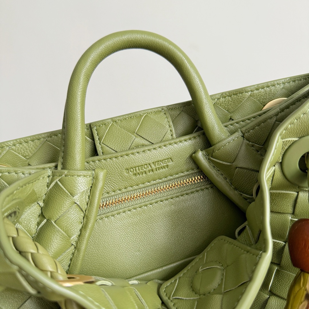 BOTTEGA VENETA 보테가베네타 Andiamo 인트레치아토 토트백 8