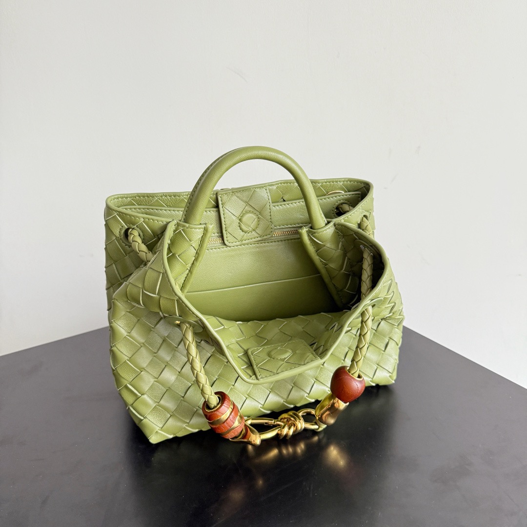 BOTTEGA VENETA 보테가베네타 Andiamo 인트레치아토 토트백 9