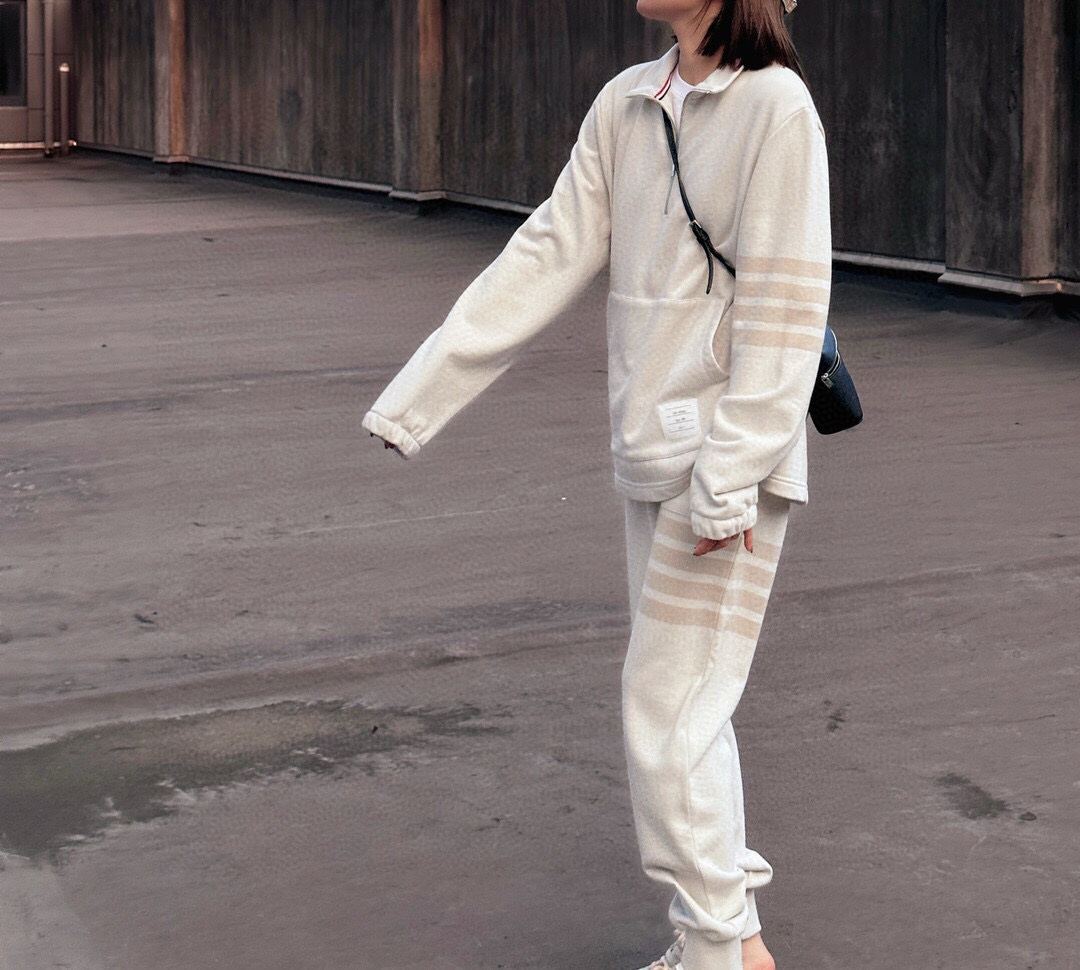 Thom Browne 톰브라운 스탠드 칼라 하프집 업 스웨트셔츠 4