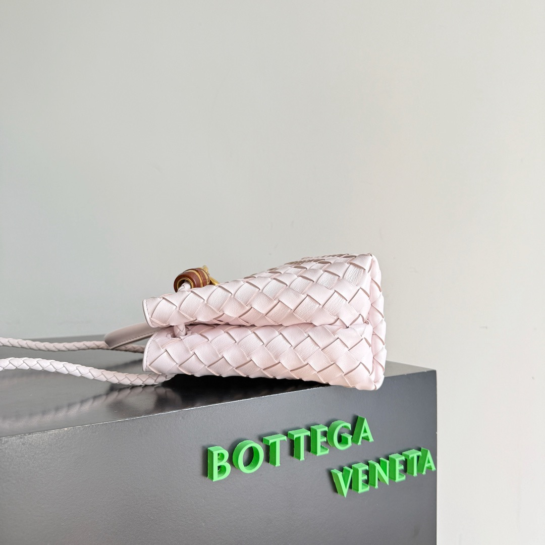 BOTTEGA VENETA 보테가베네타 Andiamo 인트레치아토 미니 토트 크로스백 4