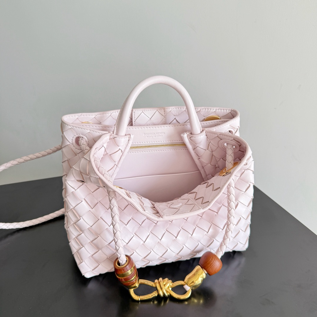 BOTTEGA VENETA 보테가베네타 Andiamo 인트레치아토 미니 토트 크로스백 9
