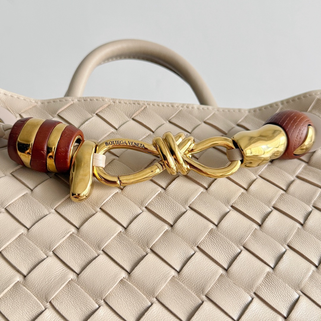 Bottega Veneta 보테가베네타 Andiamo 인트레치아토 숄더 토트백 3