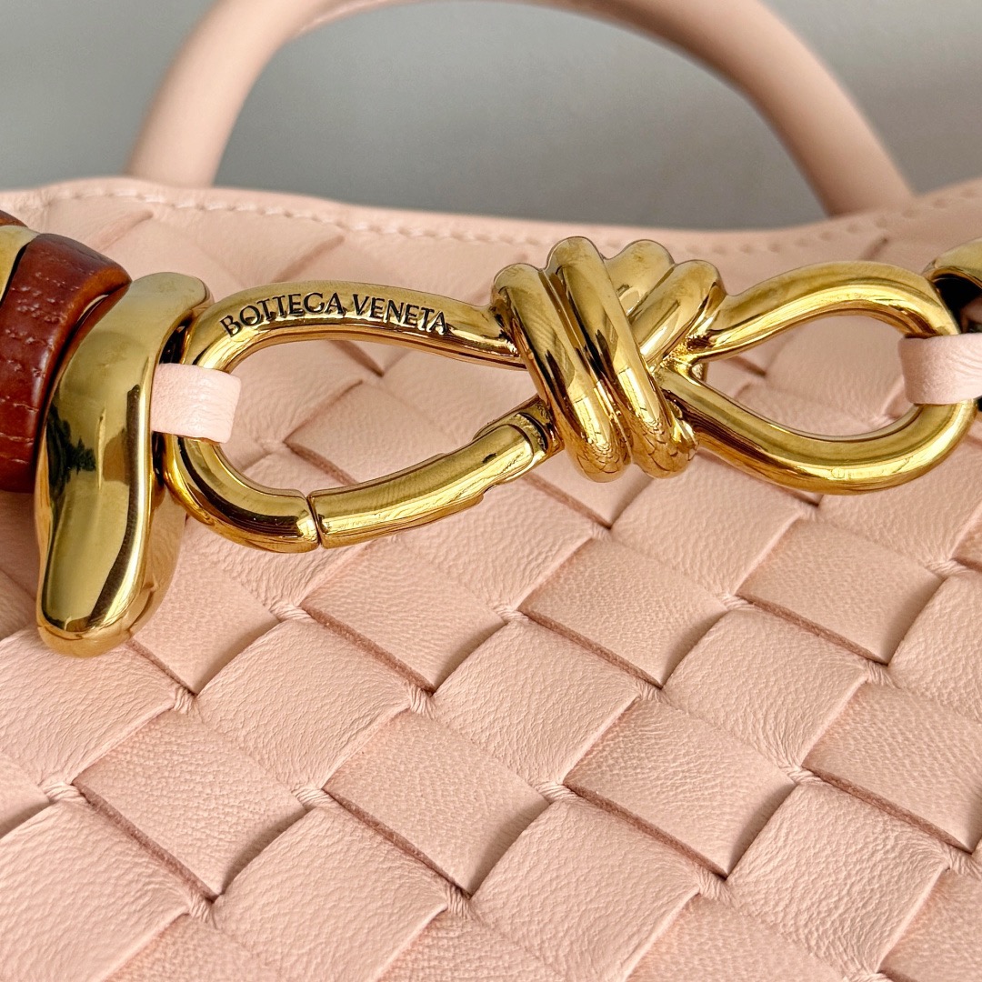 BOTTEGA VENETA 보테가베네타 Andiamo 인트레치아토 토트 크로스백 3