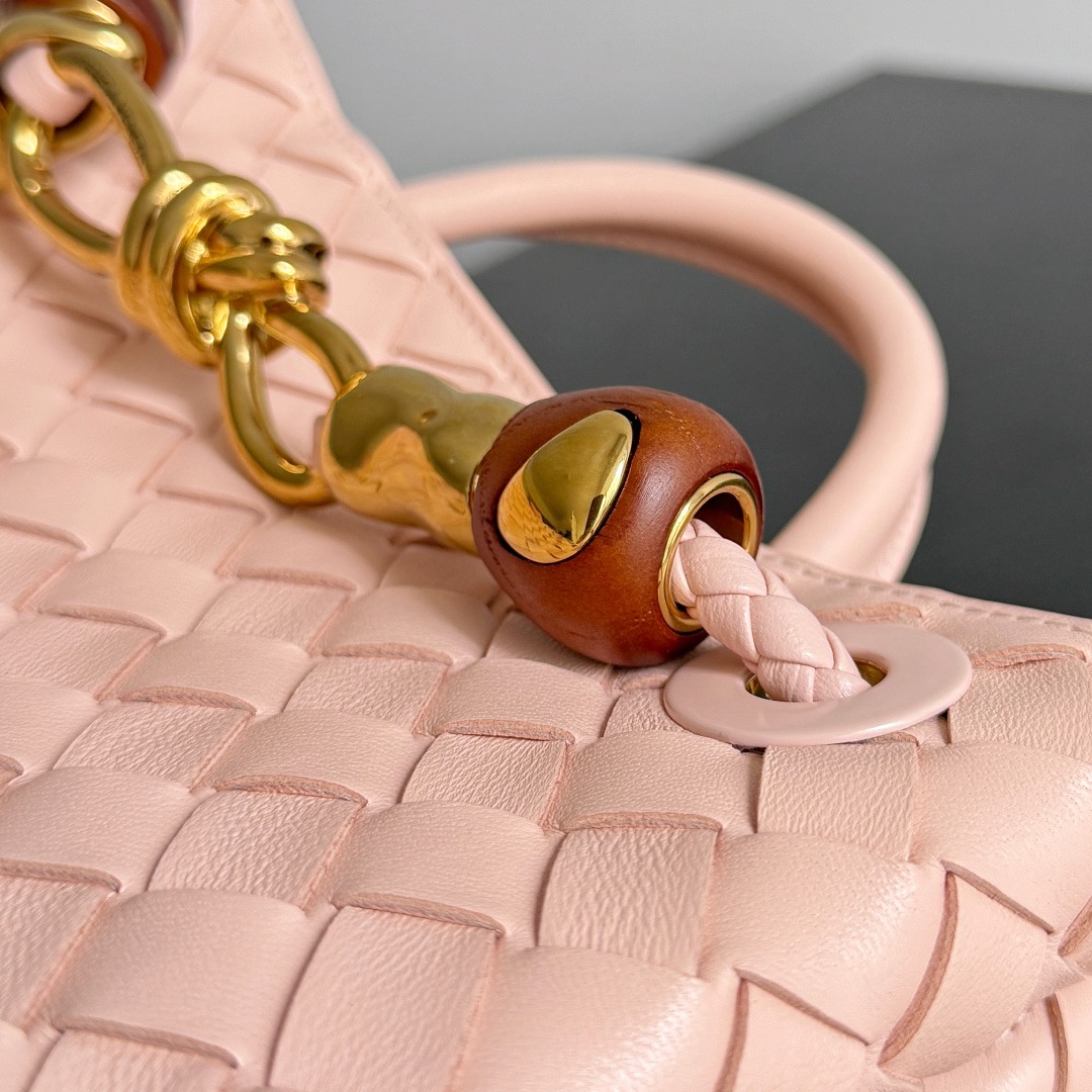 BOTTEGA VENETA 보테가베네타 Andiamo 인트레치아토 토트 크로스백 4