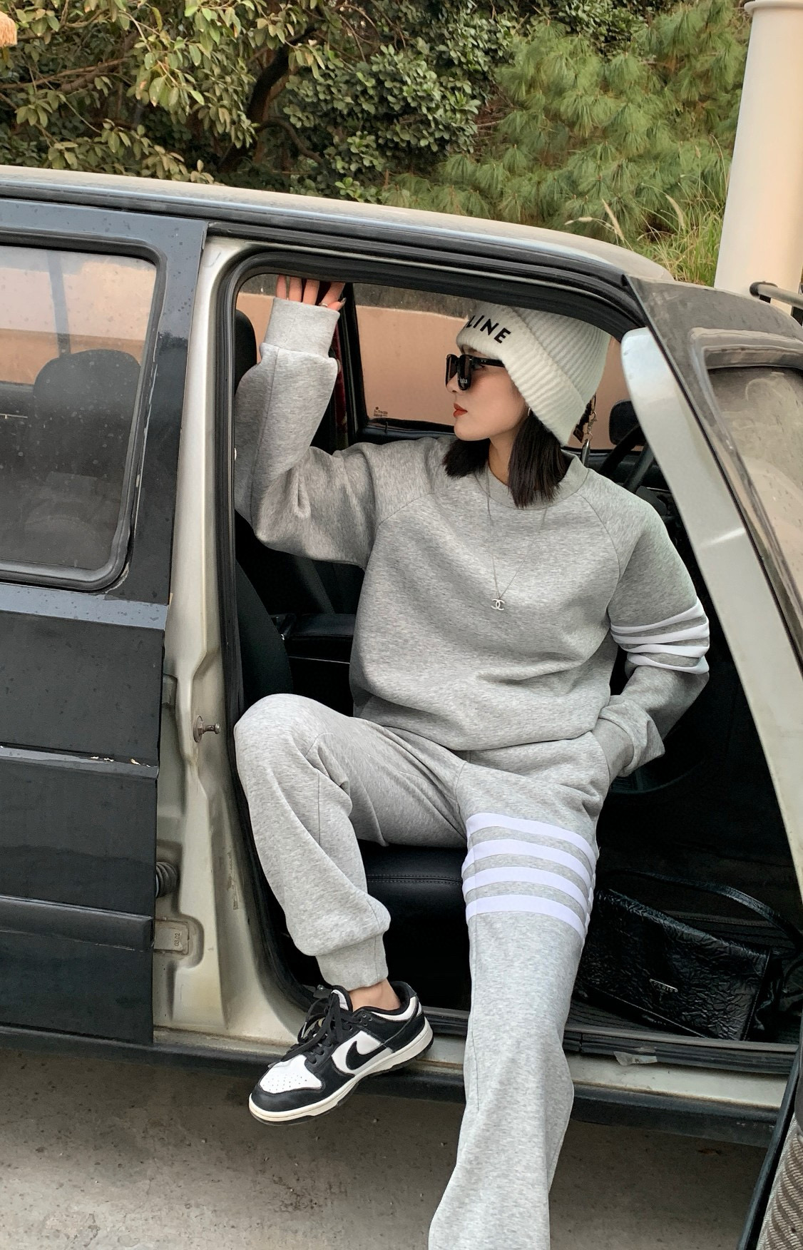 Thom Browne 톰브라운 사선 완장 로고 기모 맨투맨 스웨트셔츠 4