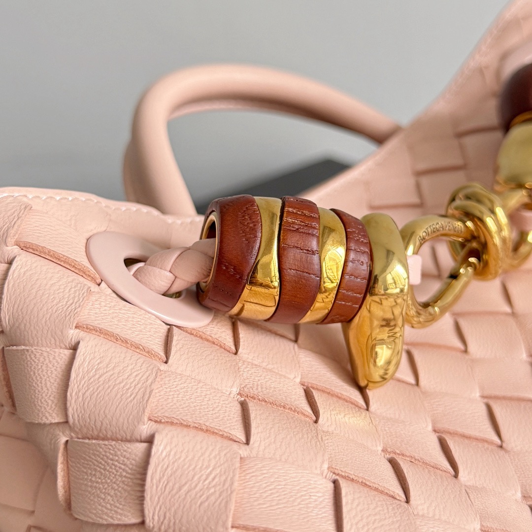 BOTTEGA VENETA 보테가베네타 Andiamo 인트레치아토 토트 크로스백 5