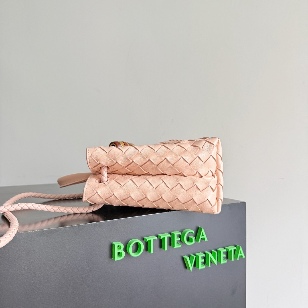 BOTTEGA VENETA 보테가베네타 Andiamo 인트레치아토 토트 크로스백 6