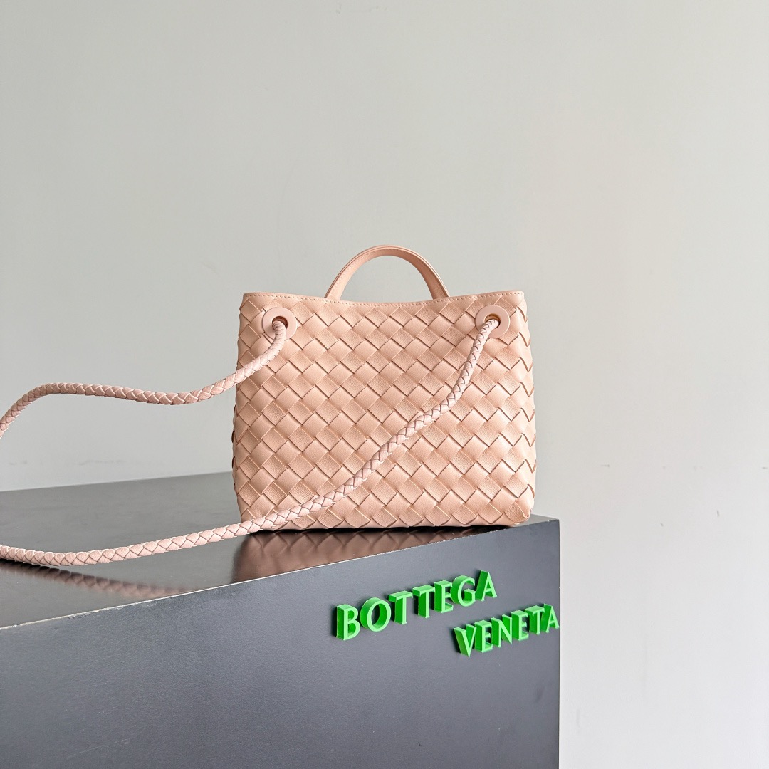 BOTTEGA VENETA 보테가베네타 Andiamo 인트레치아토 토트 크로스백 7