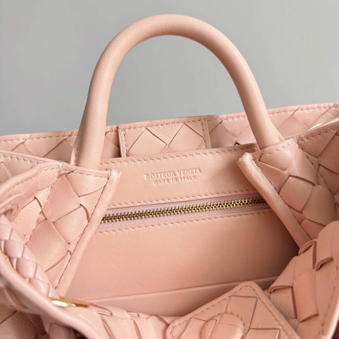 BOTTEGA VENETA 보테가베네타 Andiamo 인트레치아토 토트 크로스백 8