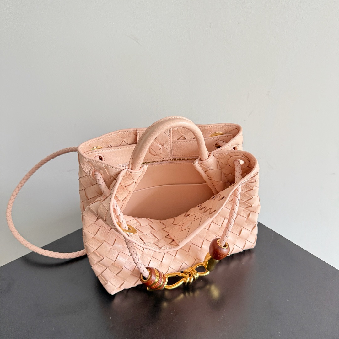 BOTTEGA VENETA 보테가베네타 Andiamo 인트레치아토 토트 크로스백 9