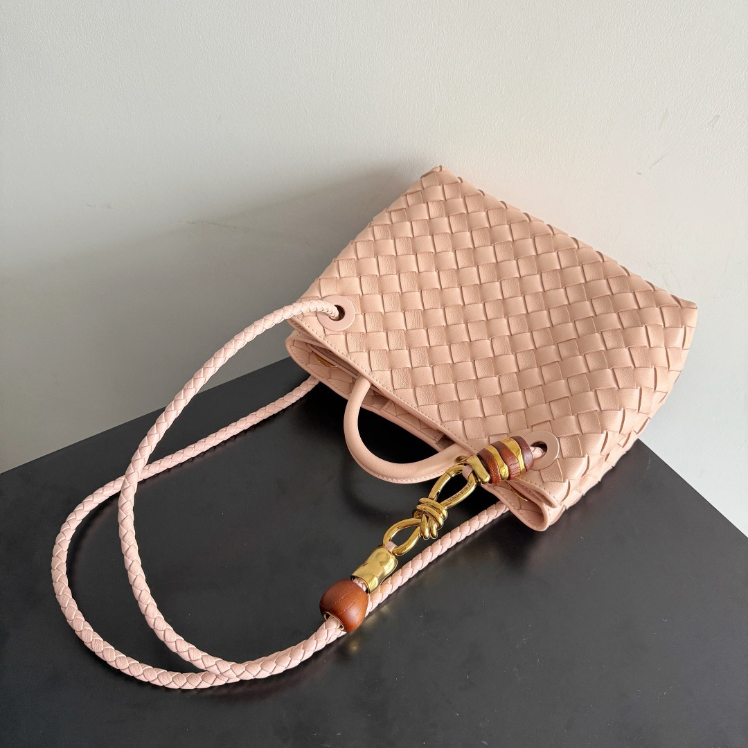 BOTTEGA VENETA 보테가베네타 Andiamo 인트레치아토 토트 크로스백 10