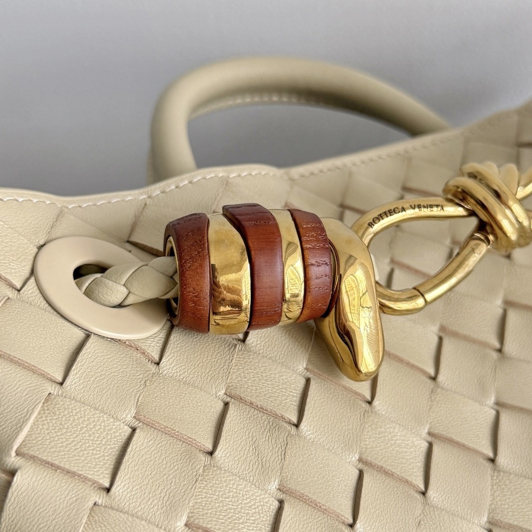 BOTTEGA VENETA 보테가베네타 Andiamo 인트레치아토 숄더 토트백 4