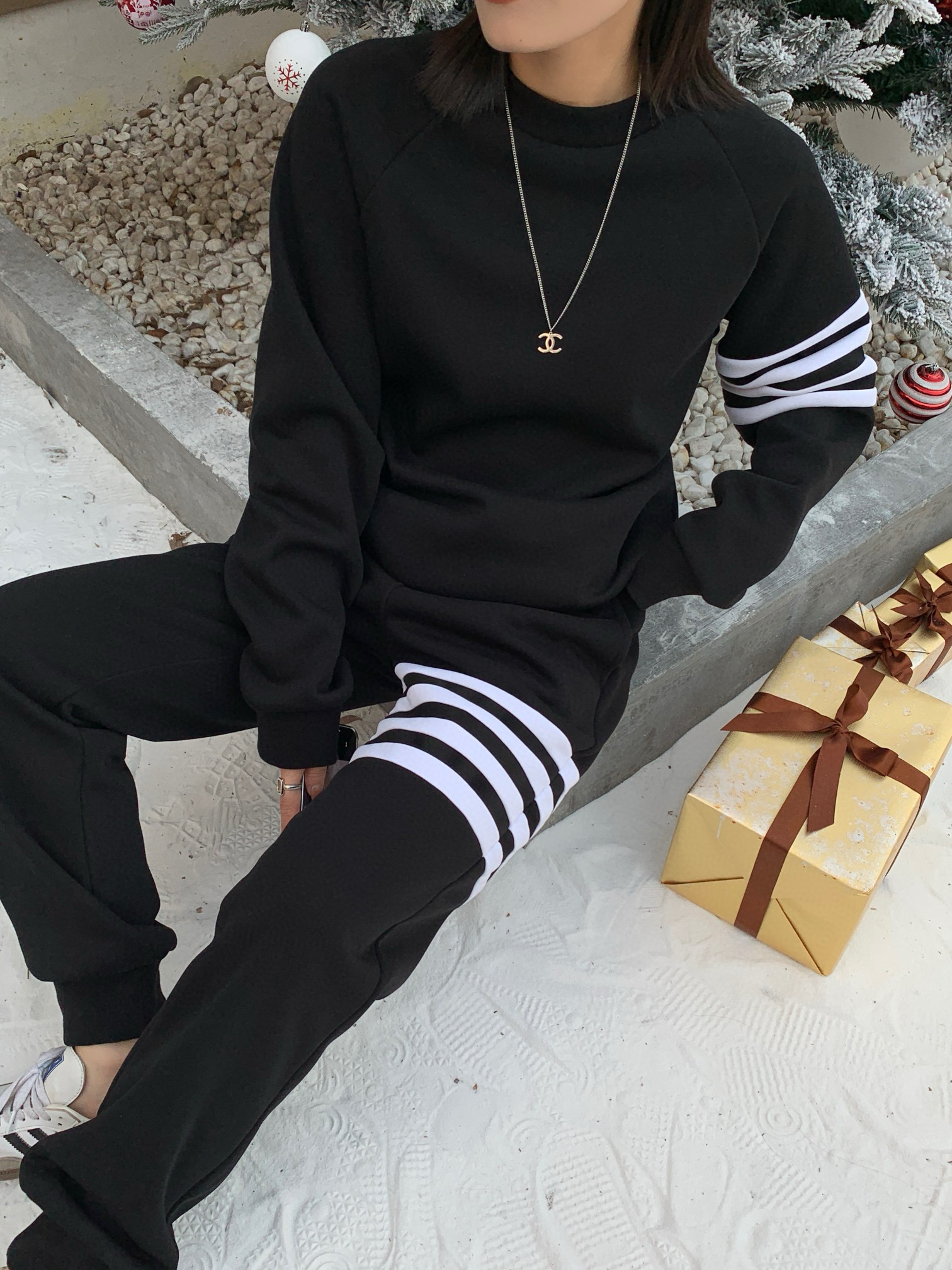 Thom Browne 톰브라운 사선 완장 로고 기모 맨투맨 스웨트셔츠 5