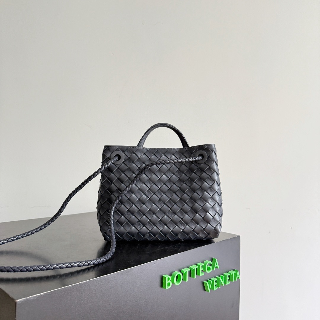 BOTTEGA VENETA 보테가베네타 Andiamo 인트레치아토 토트백 7