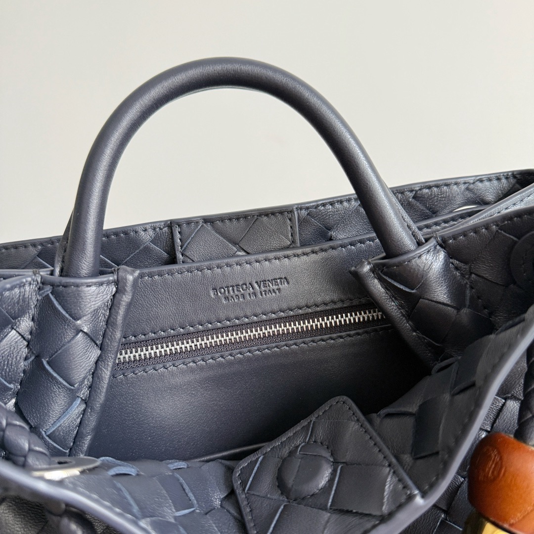 BOTTEGA VENETA 보테가베네타 Andiamo 인트레치아토 토트백 8