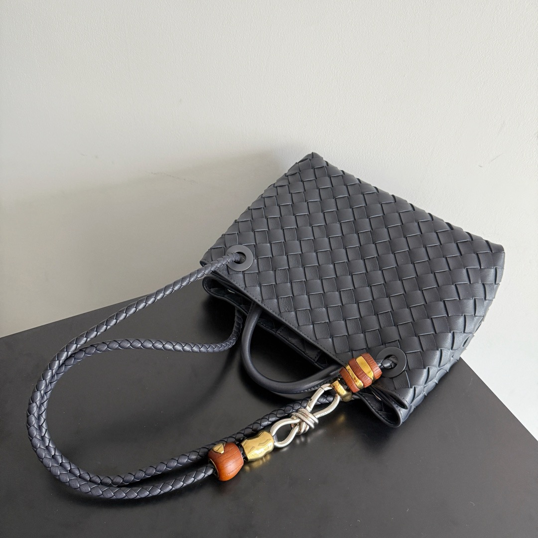 BOTTEGA VENETA 보테가베네타 Andiamo 인트레치아토 토트백 10