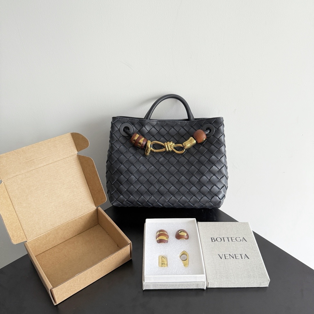 Bottega Veneta 보테가베네타 Andiamo 인트레치아토 숄더 토트백 1