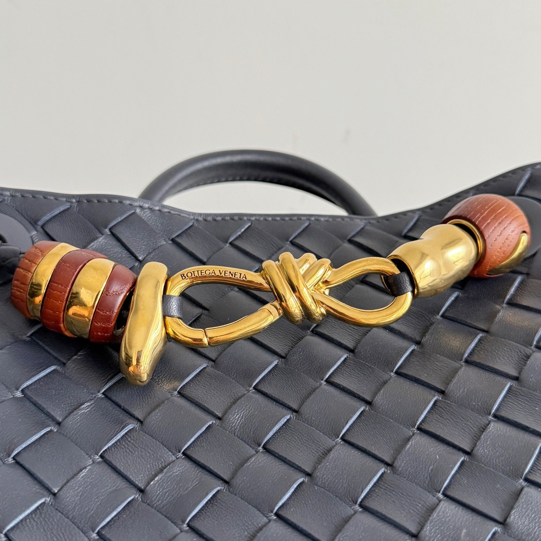 Bottega Veneta 보테가베네타 Andiamo 인트레치아토 숄더 토트백 3