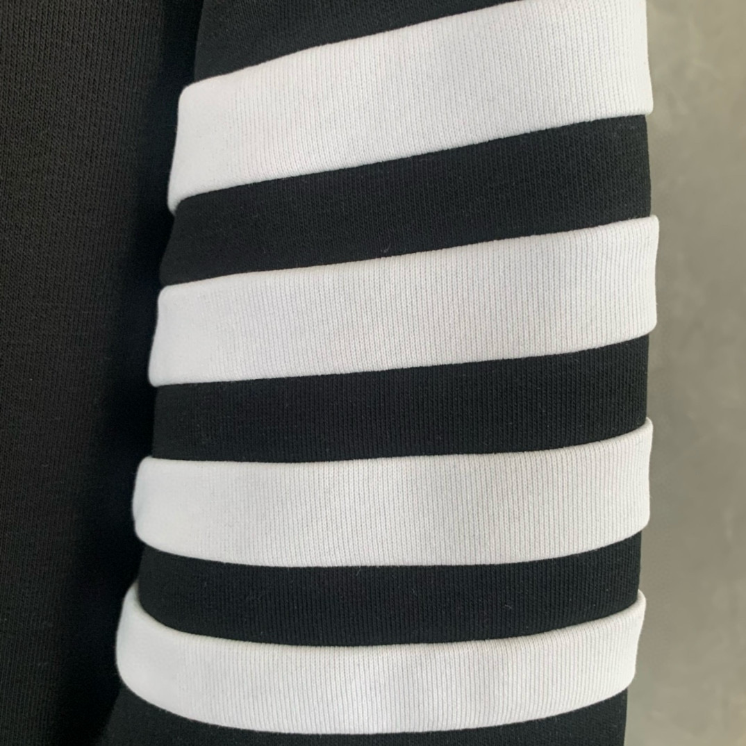 Thom Browne 톰브라운 사선 완장 로고 기모 맨투맨 스웨트셔츠 14