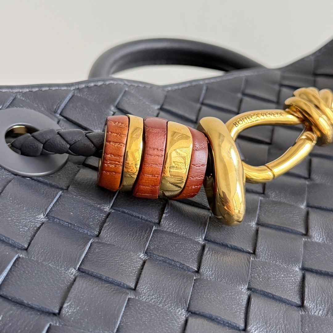 Bottega Veneta 보테가베네타 Andiamo 인트레치아토 숄더 토트백 4
