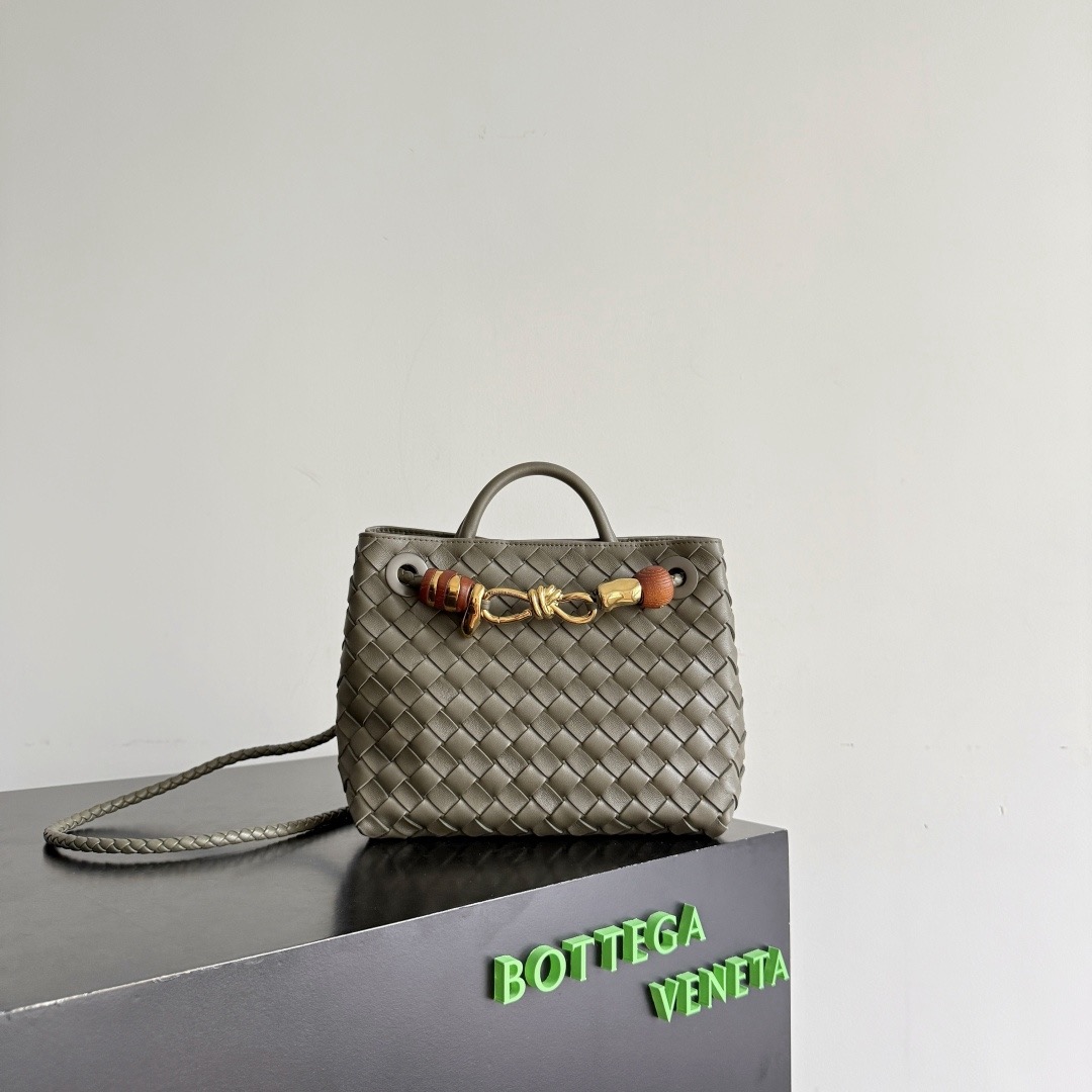 BOTTEGA VENETA 보테가베네타 Andiamo 인트레치아토 크로스바디 백 2