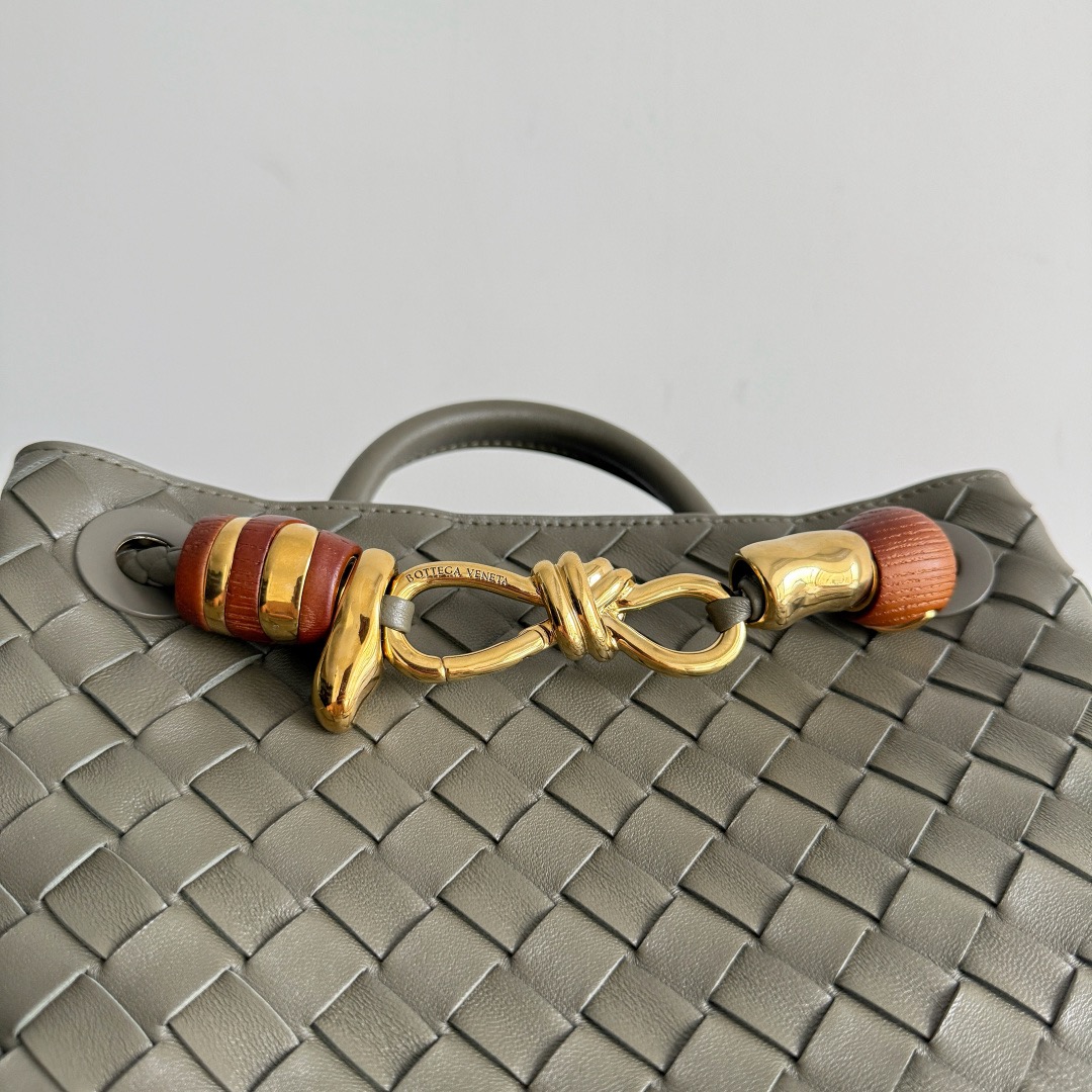 BOTTEGA VENETA 보테가베네타 Andiamo 인트레치아토 크로스바디 백 4