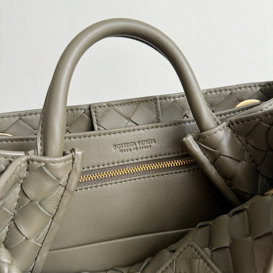 BOTTEGA VENETA 보테가베네타 Andiamo 인트레치아토 크로스바디 백 8