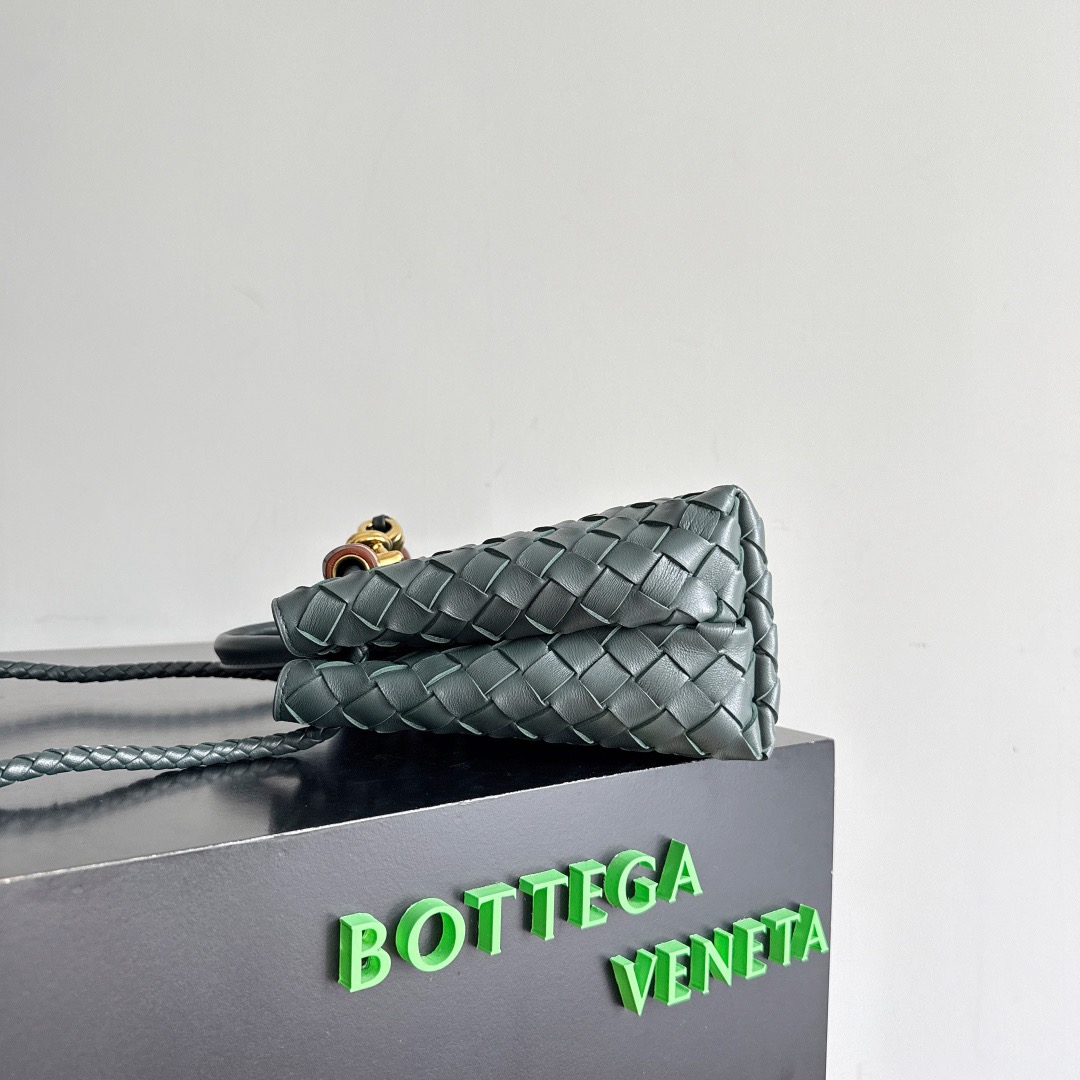 BOTTEGA VENETA 보테가베네타 Andiamo 인트레치아토 토트 크로스백 5