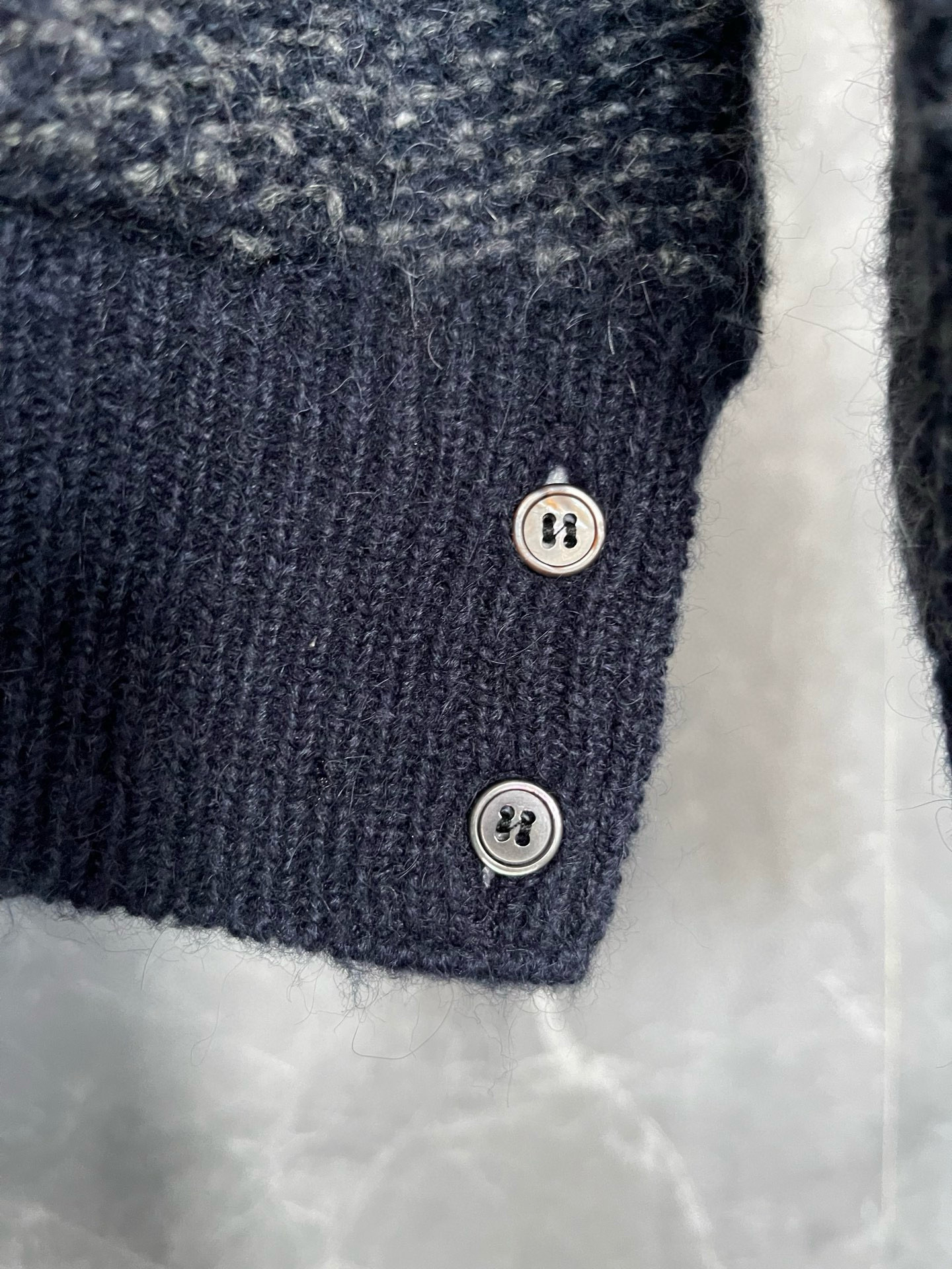 Thom Browne 톰브라운 러프 니트 피쉬스케일 패턴 가디건 11