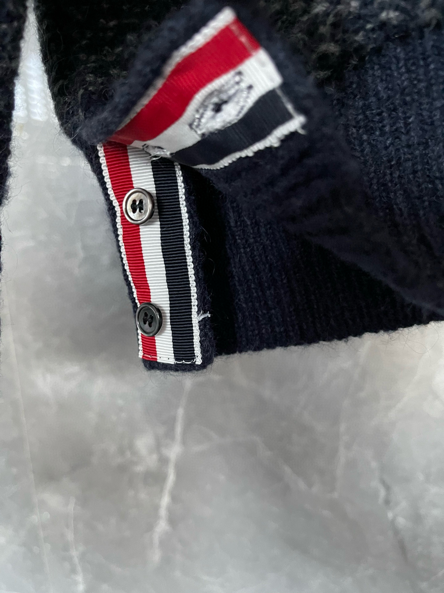 Thom Browne 톰브라운 러프 니트 피쉬스케일 패턴 가디건 12