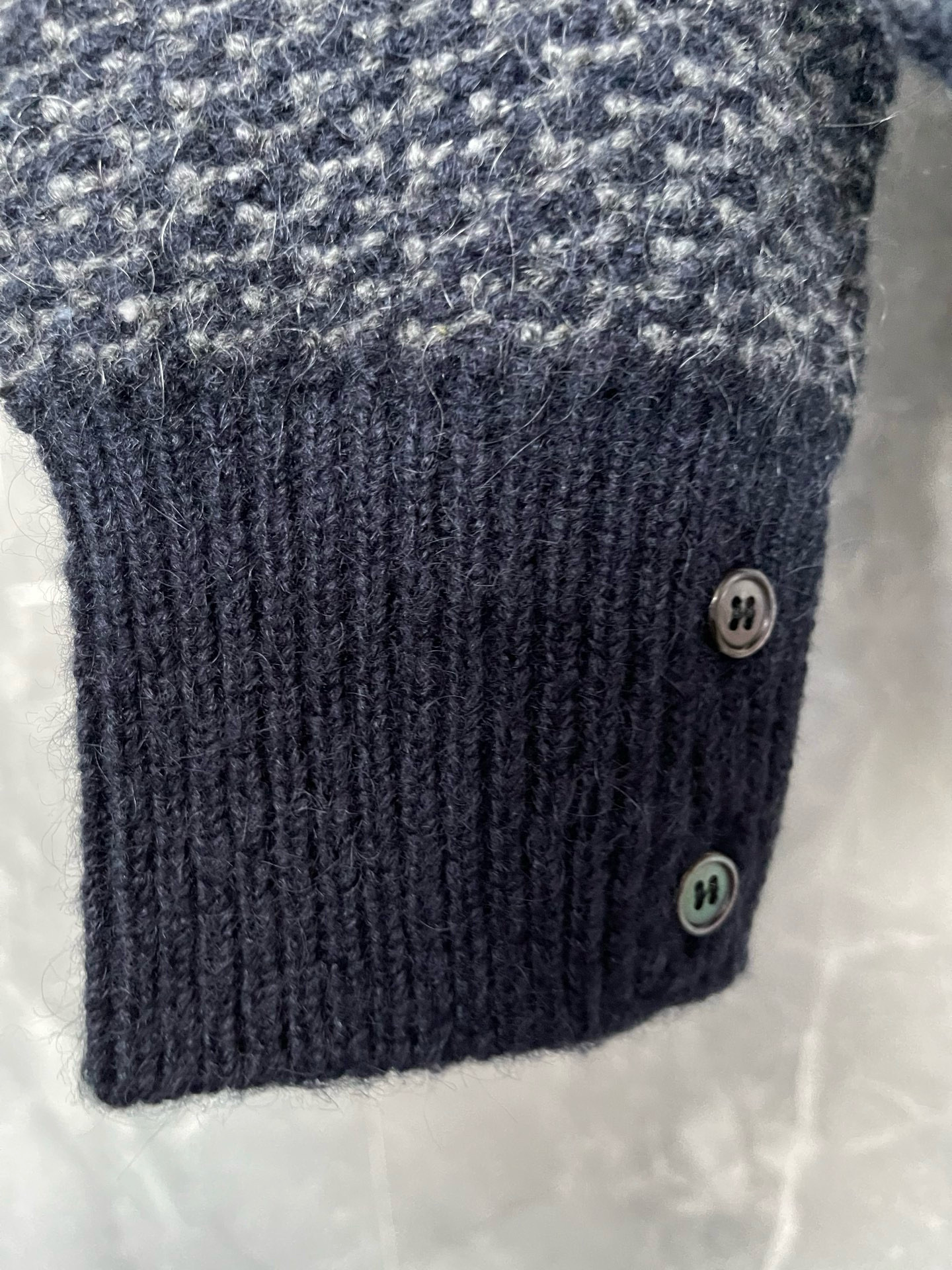 Thom Browne 톰브라운 러프 니트 피쉬스케일 패턴 가디건 13