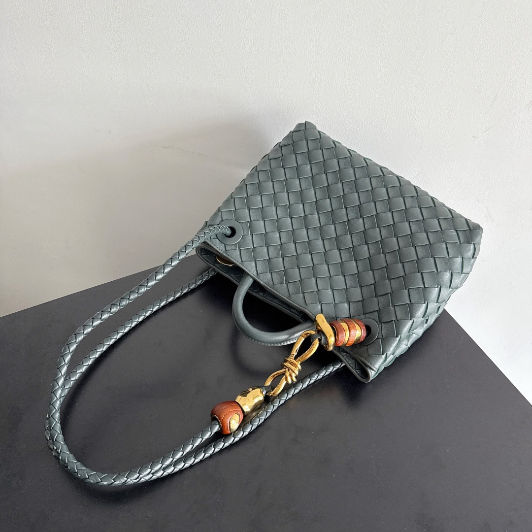BOTTEGA VENETA 보테가베네타 Andiamo 인트레치아토 토트 크로스백 8