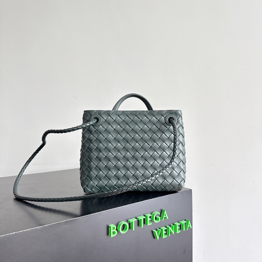BOTTEGA VENETA 보테가베네타 Andiamo 인트레치아토 토트 크로스백 9
