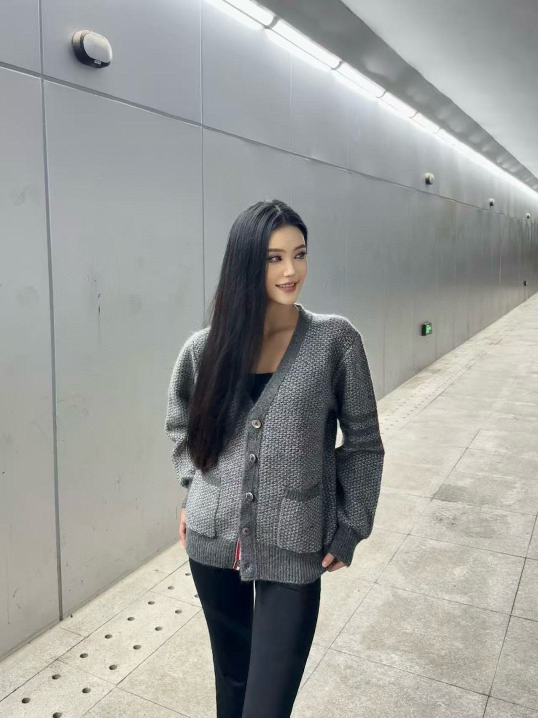 Thom Browne 톰브라운 러프 니트 피쉬스케일 패턴 가디건 2